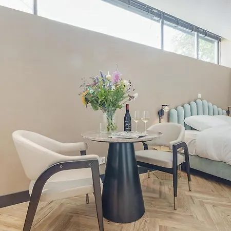 Bens The Walton Apartment *