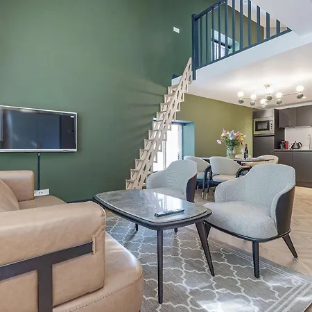 Bens The Walton Apartment *